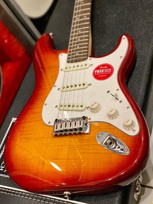 Squier Standard Stratocaster FMT Flamed Maple Top in Amber Burst
